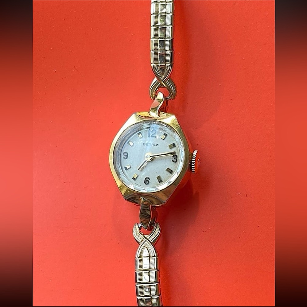 Vintage Benrus Mechanical Ladies Watch (Working) - Gem